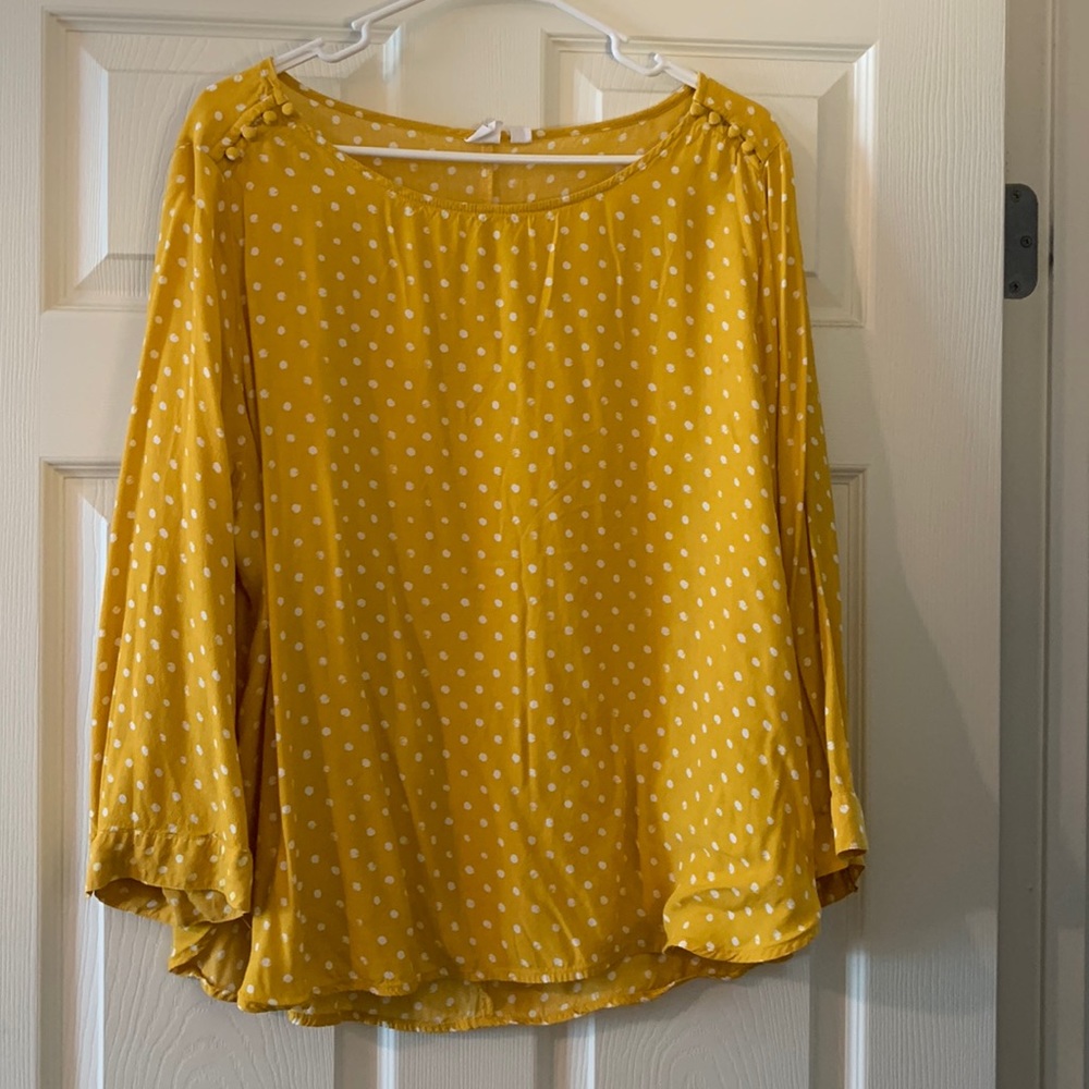 Cute and light blouse!